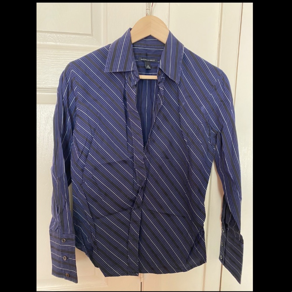 Banana Republic button up long sleeve - Blue striped